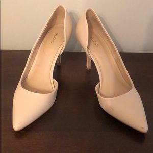 Nude Pumps